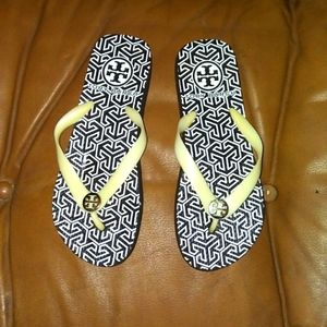 Ladies Tory Burch Sandals Flip flops sz 7 must see